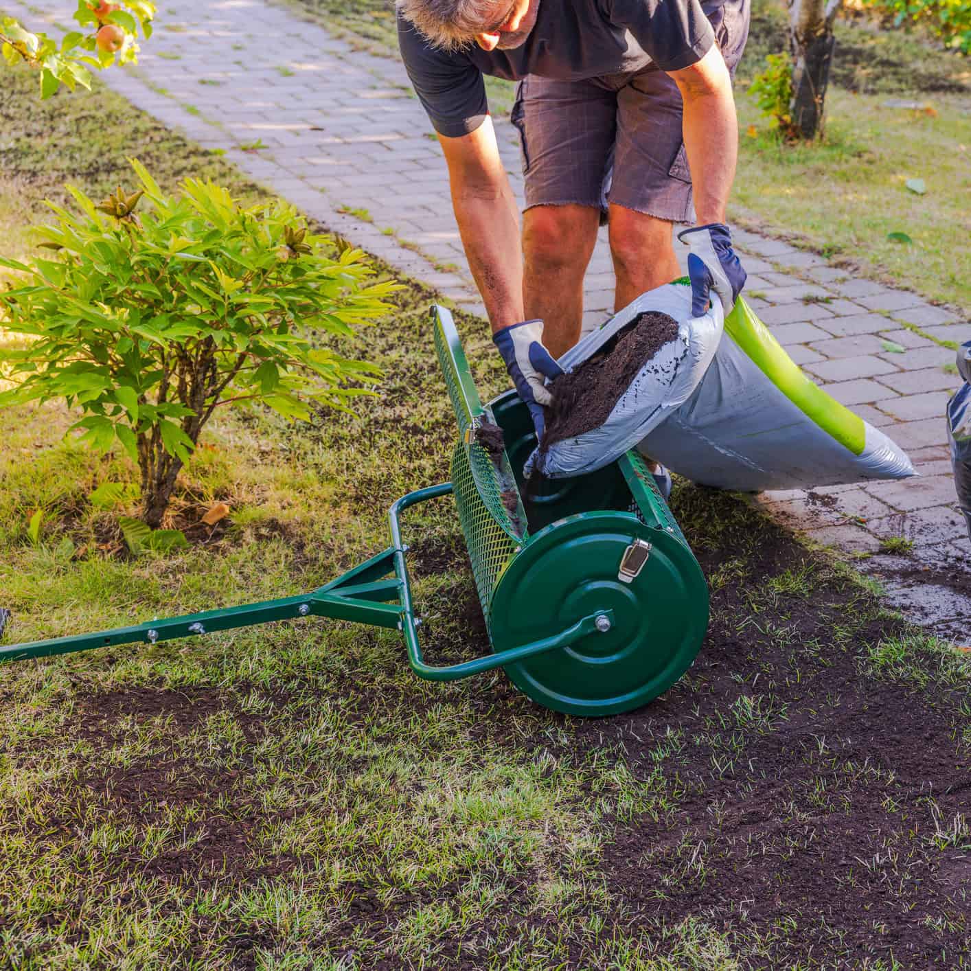 Top Dressing the Lawn
